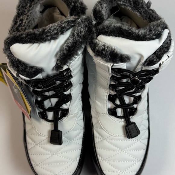 Khombu Shoes - Khombu - White Quilted Winter Boots with Faux Fur Trim